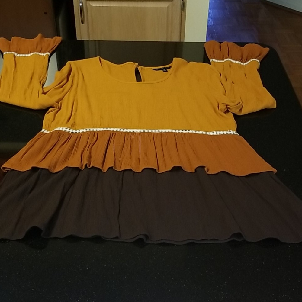 NWOT Signature Studio Top - Picture 3 of 10